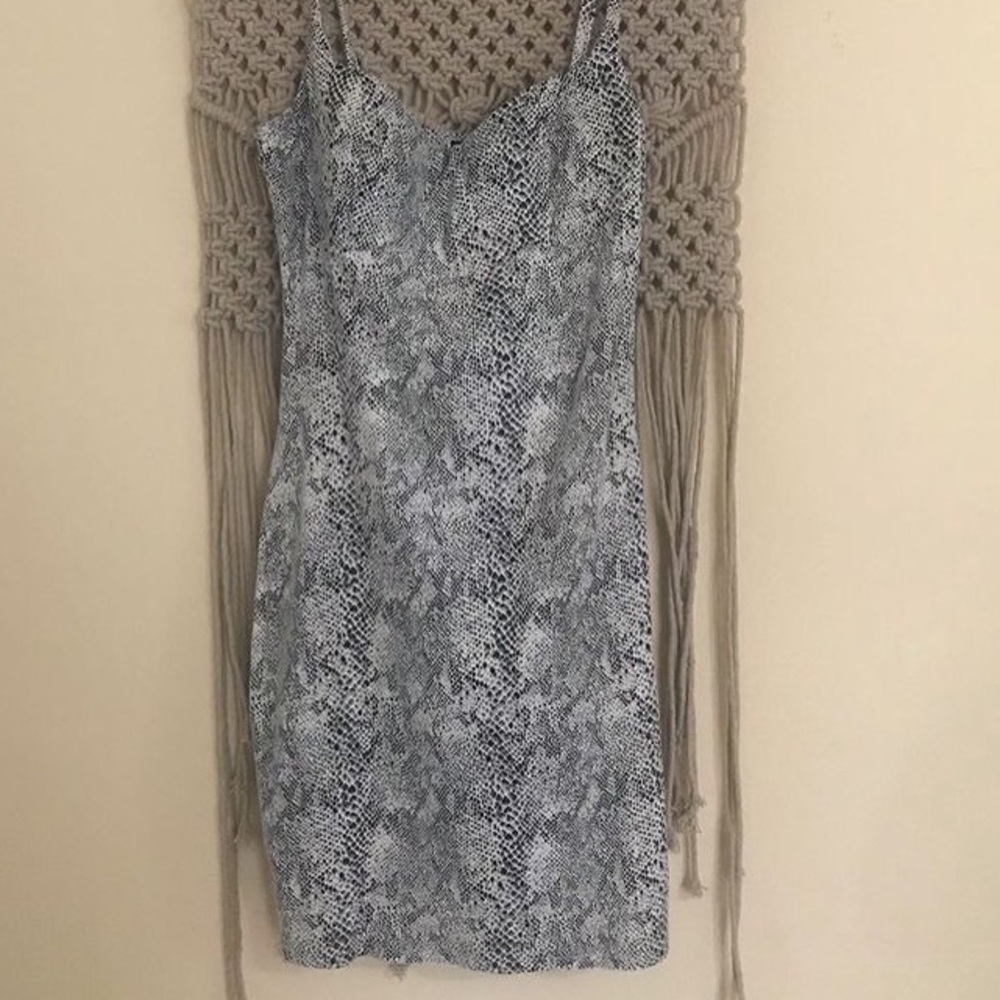 Dress - Picture 2 of 5